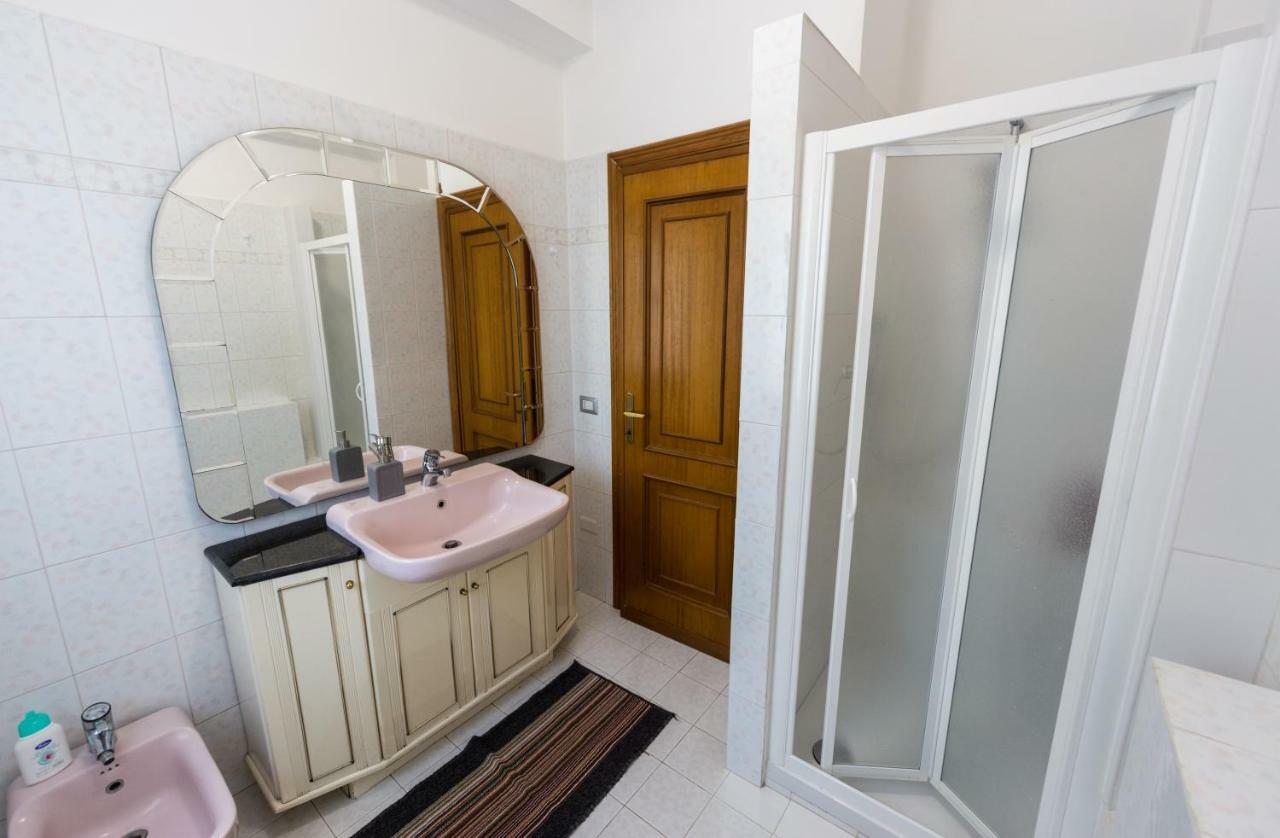 32 Hotel Чампино Екстериор снимка